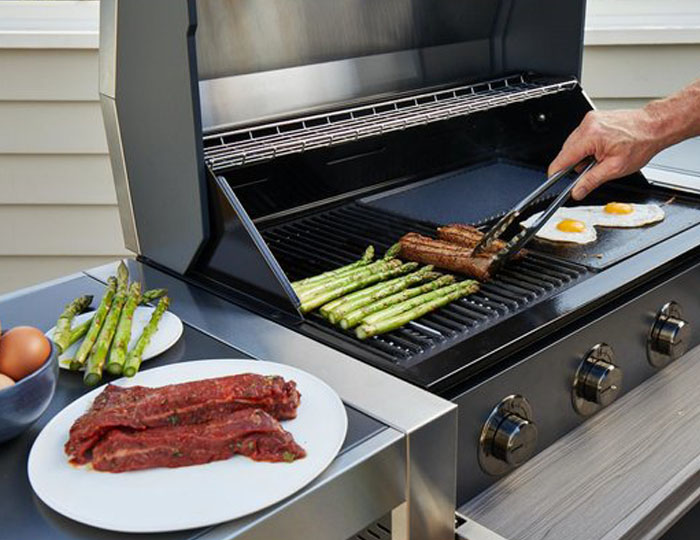 Plinski roštilj  BeefEater 1500 Series 5 gorionika Grill Centr