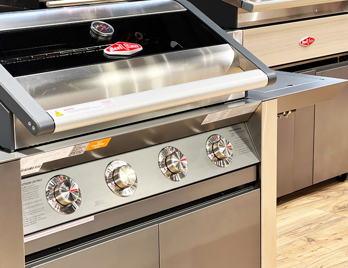BeefEater plinski roštilj 1600 Dark Grey 3 gorionika Grill Centr