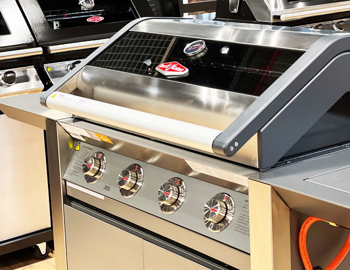 BeefEater plinski roštilj 1600 Dark Grey 3 gorionika Grill Centr