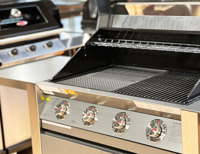 BeefEater plinski roštilj 1600 Dark Grey 3 gorionika Grill Centr
