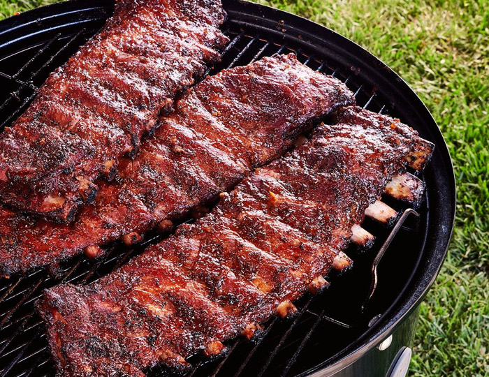 Briqman sečka za dimljenje svinjskog mesa Grill Centr BBQ
