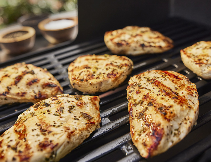 Weber plinskli roštilj Genesis E-415 crni Grill Centr