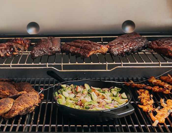 Weber plinski roštilj Genesis S-335 Grill Centr