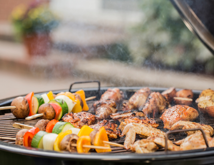 Weber roštilj na ugalj Summit Kamado E6 Grill Centr