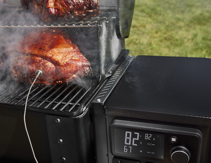 Weber peletni roštilji SEARWOOD 600 Grill Centr