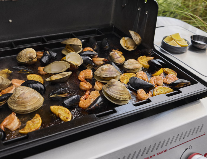 Weber plinski roštilj Genesis E-335W, black Grill Centr